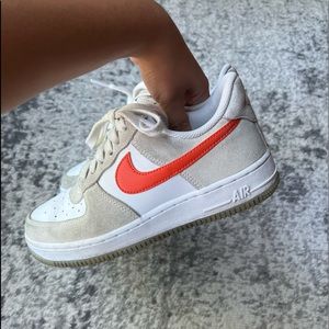 WMNS AIR FORCE 1 '07 SE
"First Use"